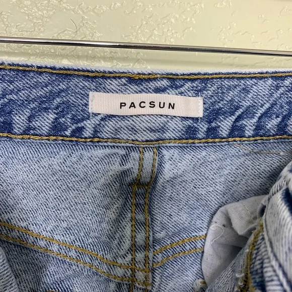 Pacsun Light Wash Vintage High Rise Distressed Denim Shorts Size 25 - Picture 4 of 9